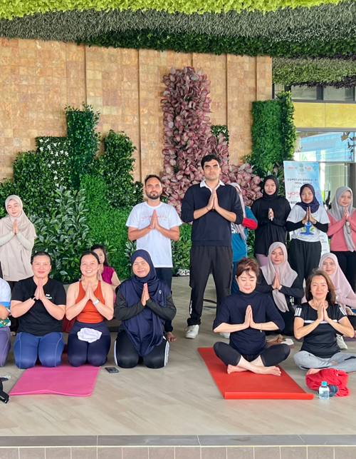 Yoga bersama Konsulat India kota Medan di Premium Office Tower Podomoro City Deli Medan