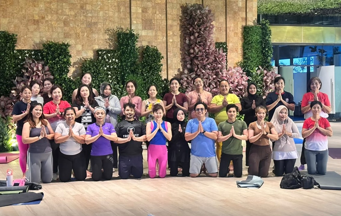 Hatha Yoga in the Sky, Menikmati Olahraga dengan Panorama Kota Medan